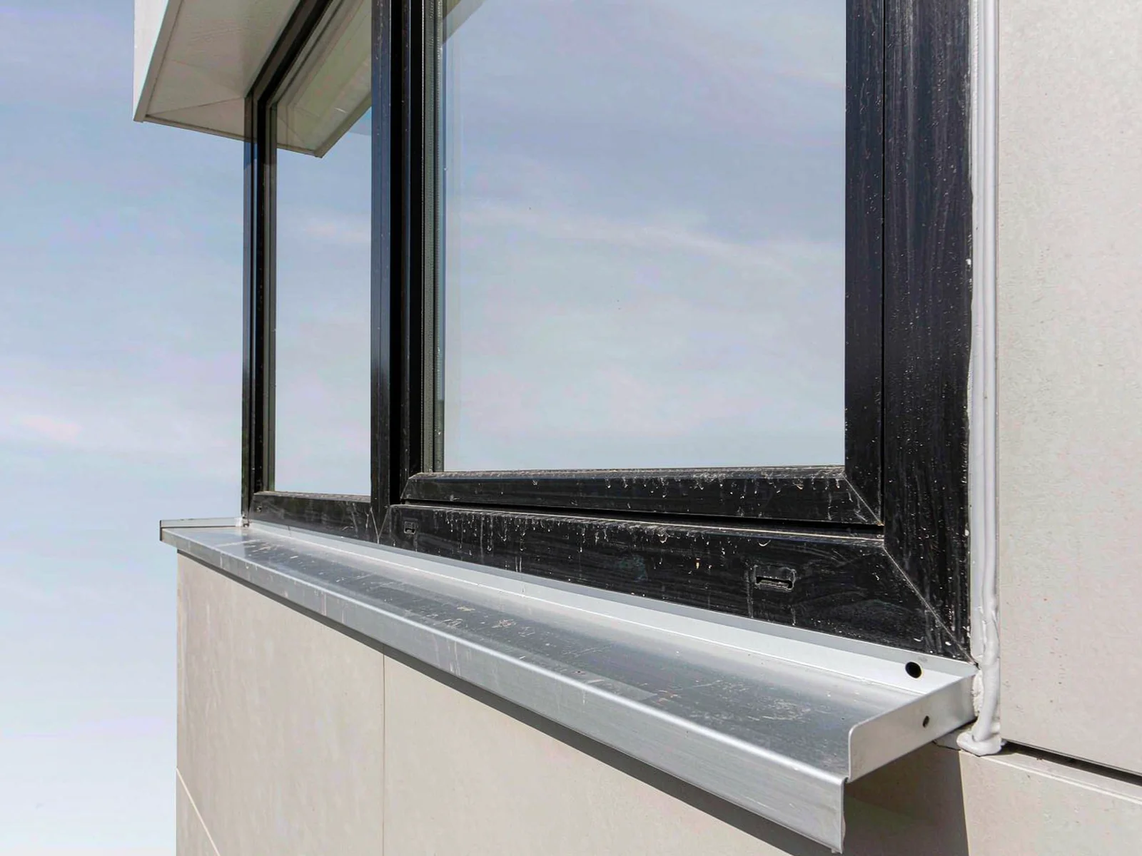 Sealed window junction in a hospitality suite